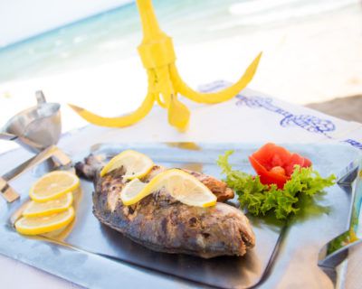 Τσιπούρα, Φαγκρί, Κουτσομούρα και Φρέσκα Ψάρια μαεστρικά προετοιμασμένα στην Ψαροταβέρνα Island Basket Αρτέμιδα (Λούτσα)