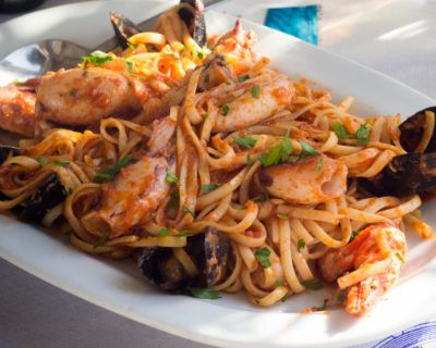 Μακαρονάδες Θαλασσινών με Μύδια, Γαρίδες, Καλαμάρι και Αστακομακαρονάδες